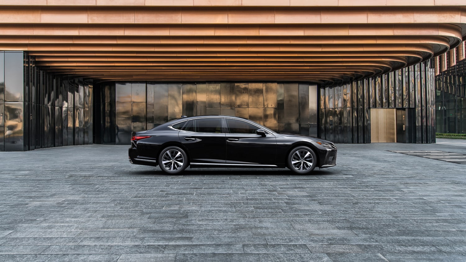 2022-Lexus-LS-500-Luxury-002